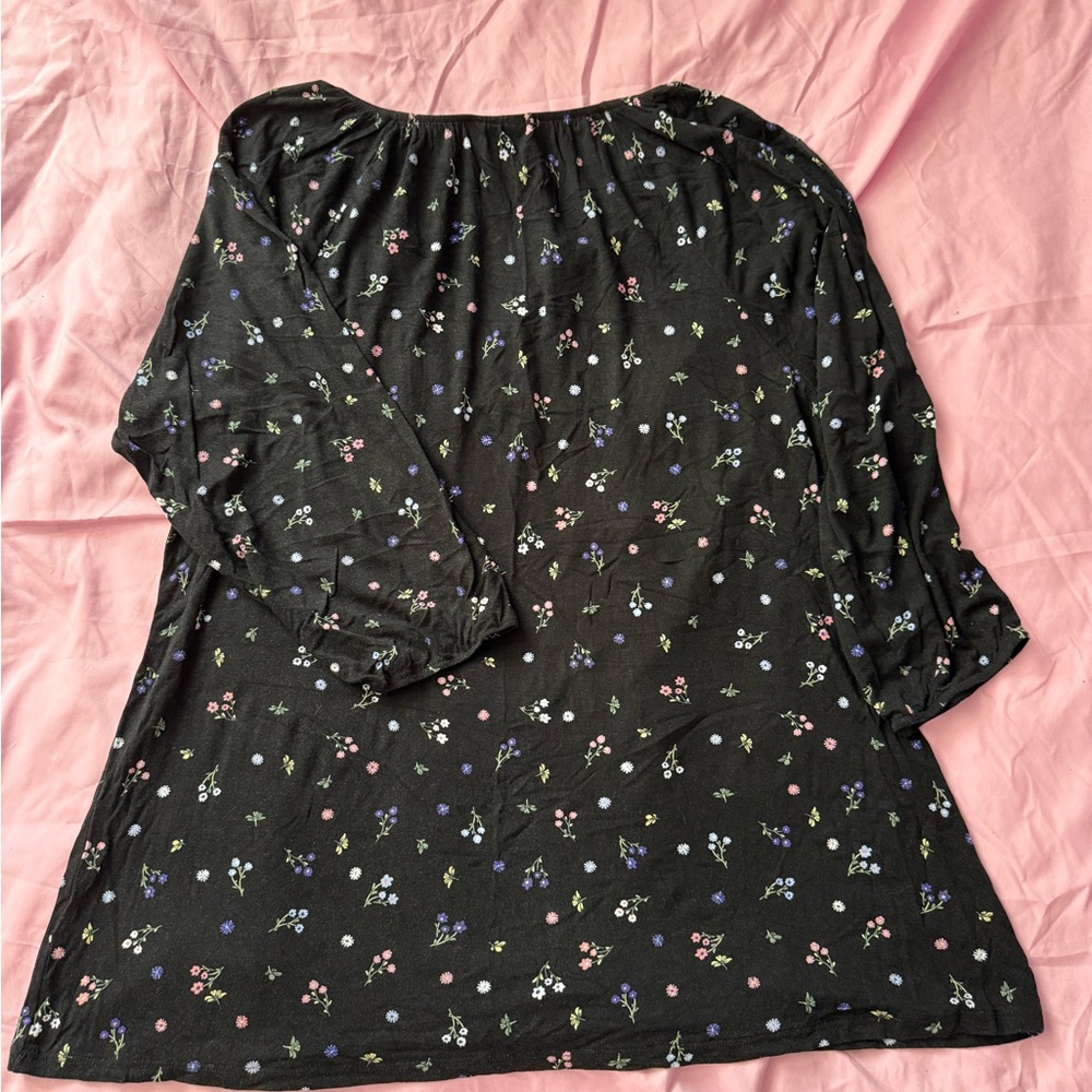 LuLaRoe Debra 3/4 sleeve top - Picture 2 of 5